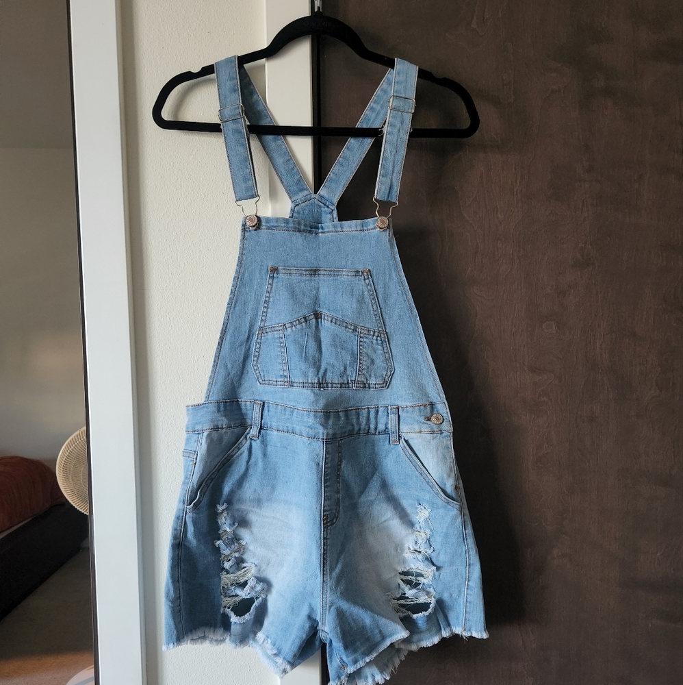 Women's Ripped Denim Bib Overall Shorts Raw Hem Shortall Jeans - Size L